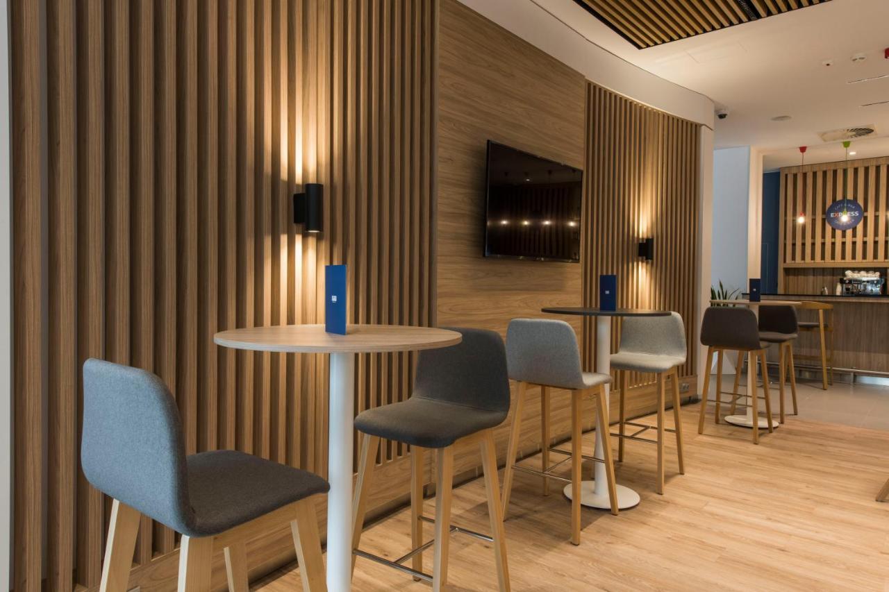 Holiday Inn Express Warsaw - Mokotow By Ihg Bagian luar foto