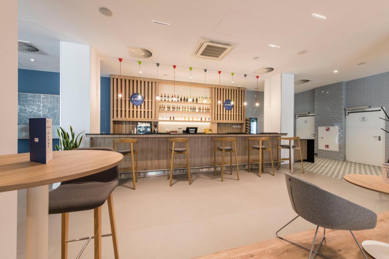 Holiday Inn Express Warsaw - Mokotow By Ihg Bagian luar foto