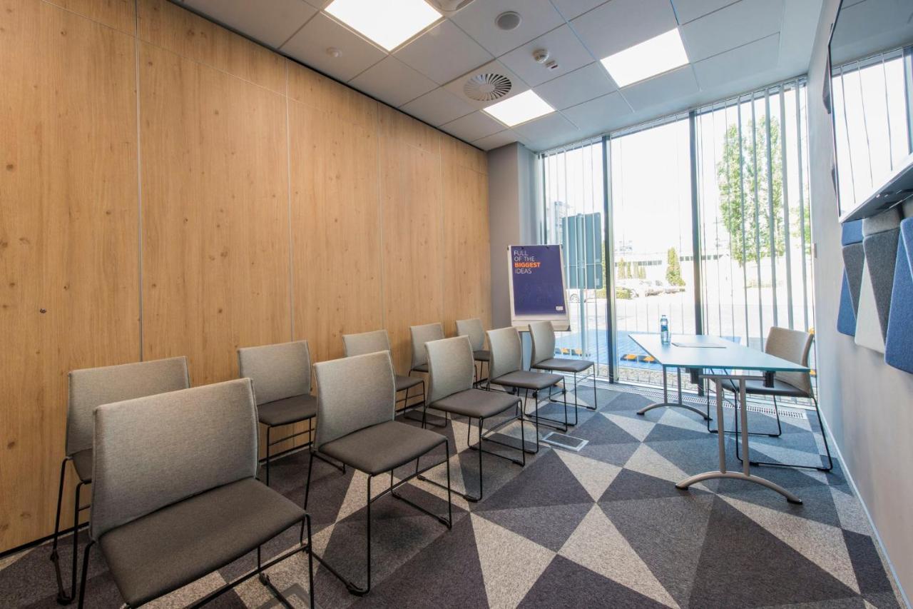 Holiday Inn Express Warsaw - Mokotow By Ihg Bagian luar foto