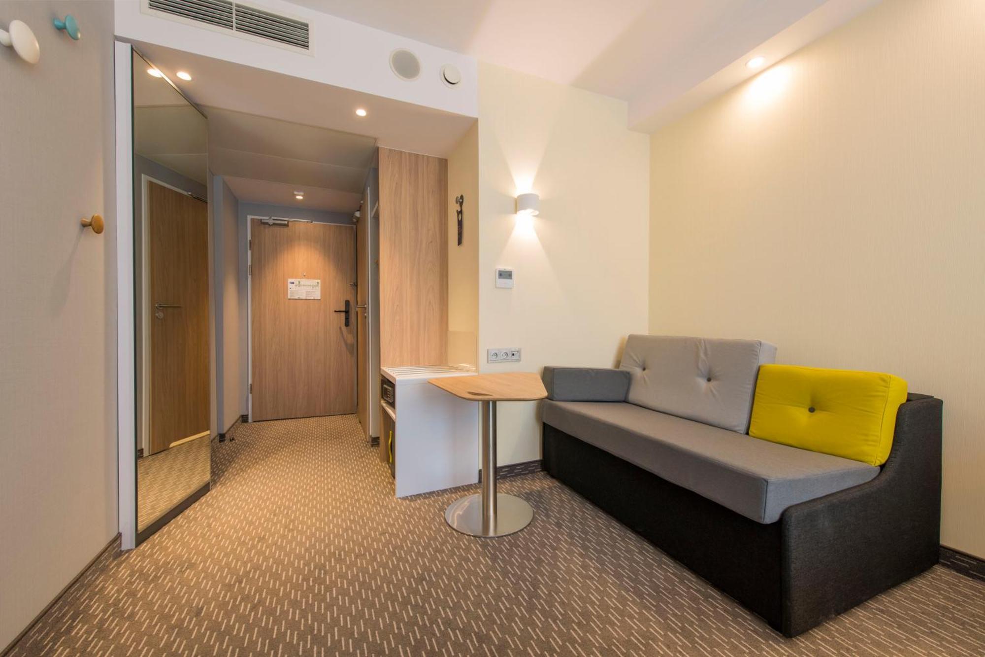 Holiday Inn Express Warsaw - Mokotow By Ihg Bagian luar foto